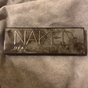 urban decay naked smoky pallet!! gently used